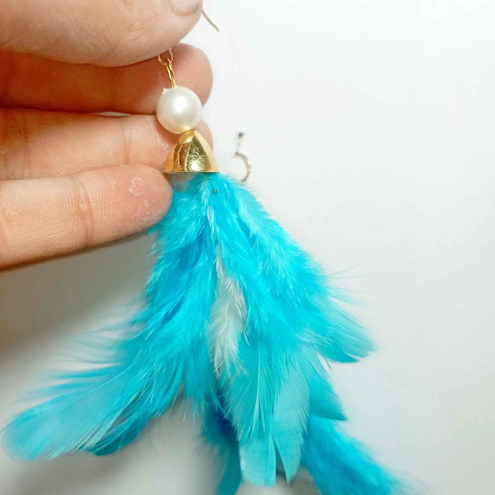 The Trend City Round shape White Beads Feather Earrings (Pack Of 5 Sets)